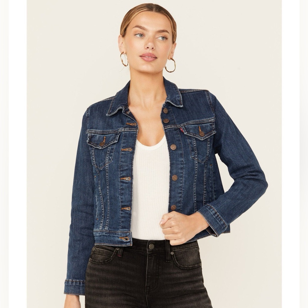 Leviโs Blue Denim Jean Trucker Jacket Size XL Juniors